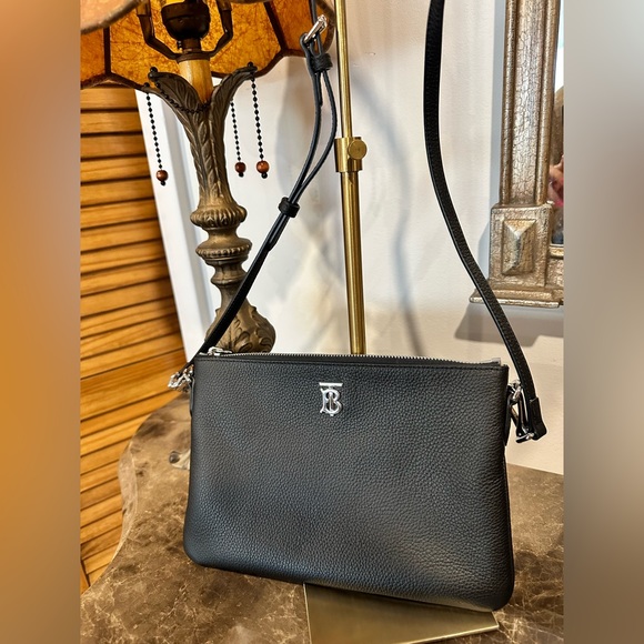 Burberry crossbody - Picture 1 of 4